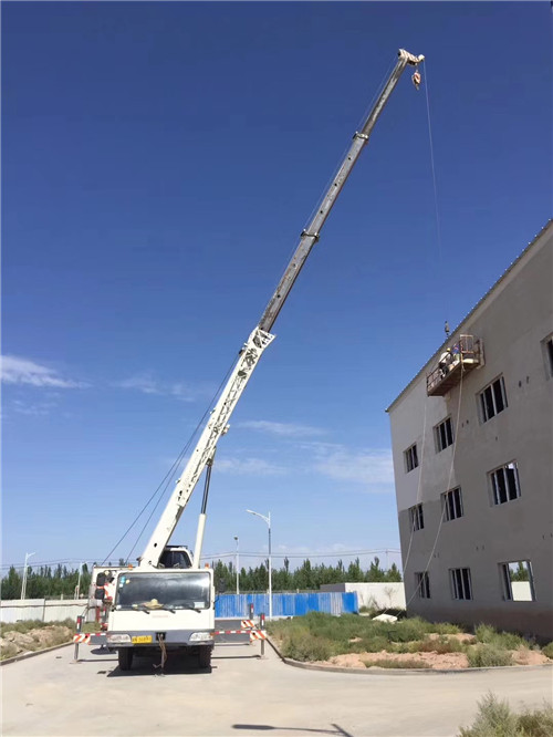 白沙县“轻装强干”—— 吊车的 “轻量化臂架” 技术